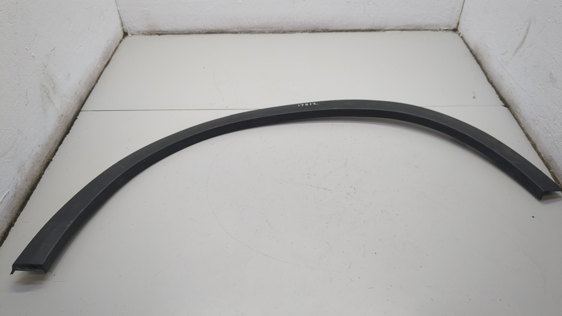 Накладка заднего крыла левого