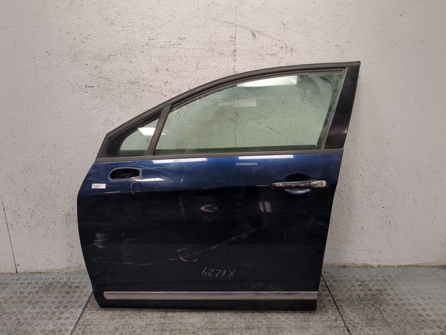 Дверь передняя левая