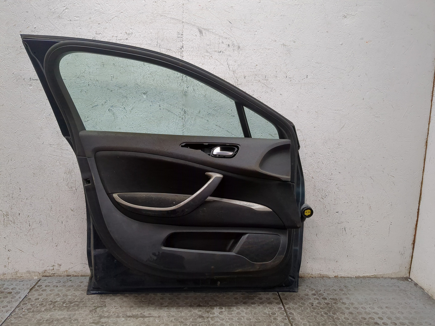 Дверь передняя левая