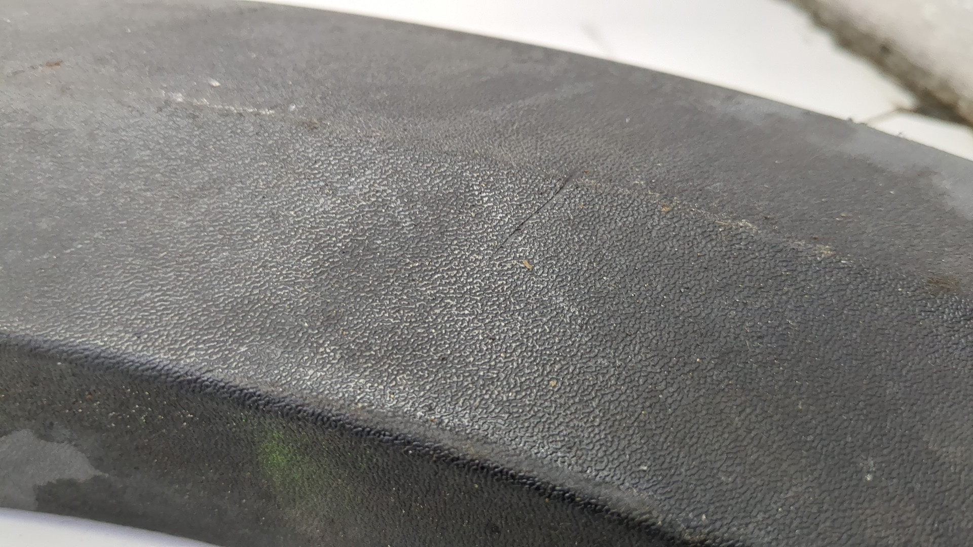 Накладка заднего крыла левого