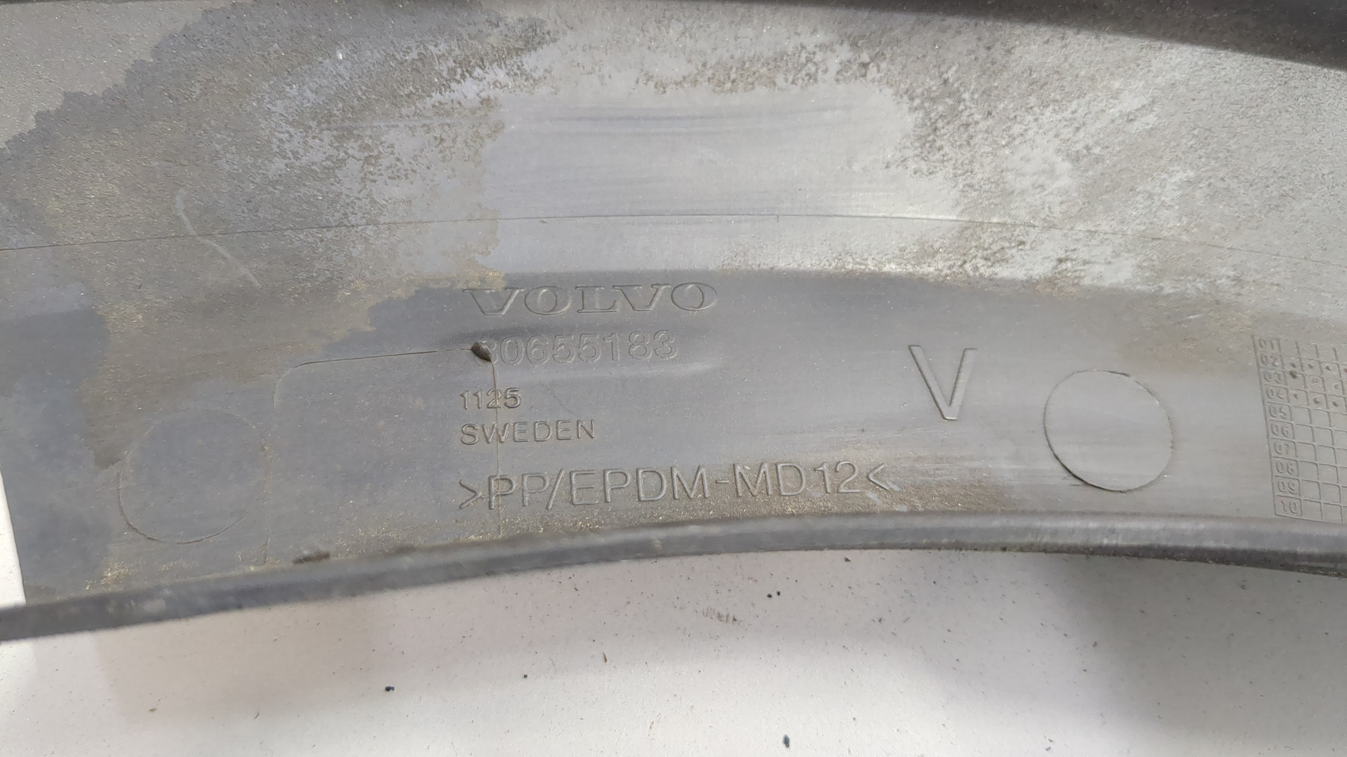 Накладка заднего крыла левого