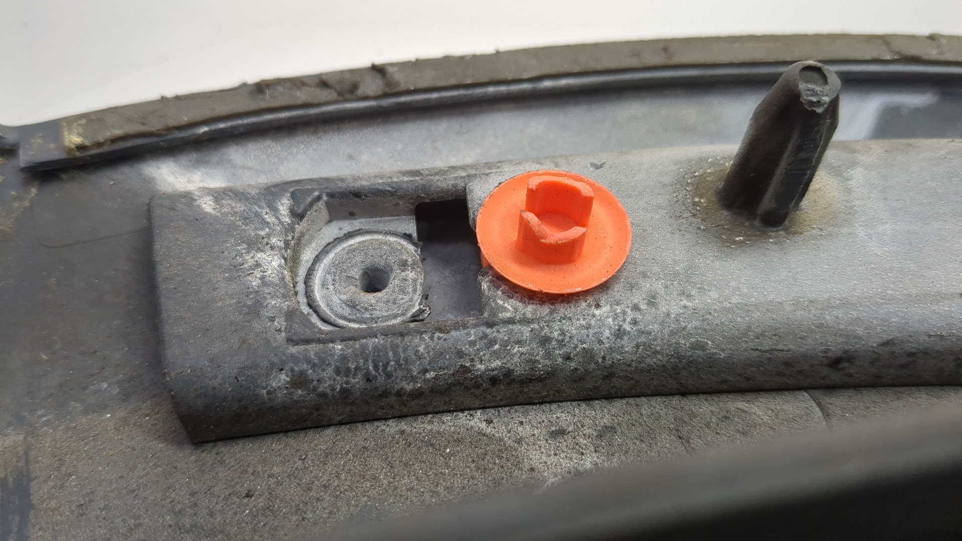 Накладка заднего крыла левого