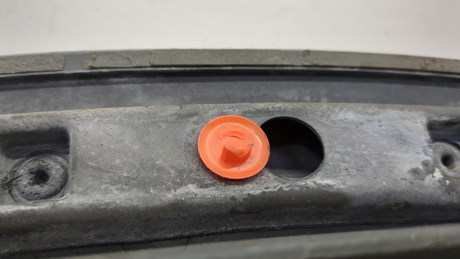 Накладка заднего крыла левого