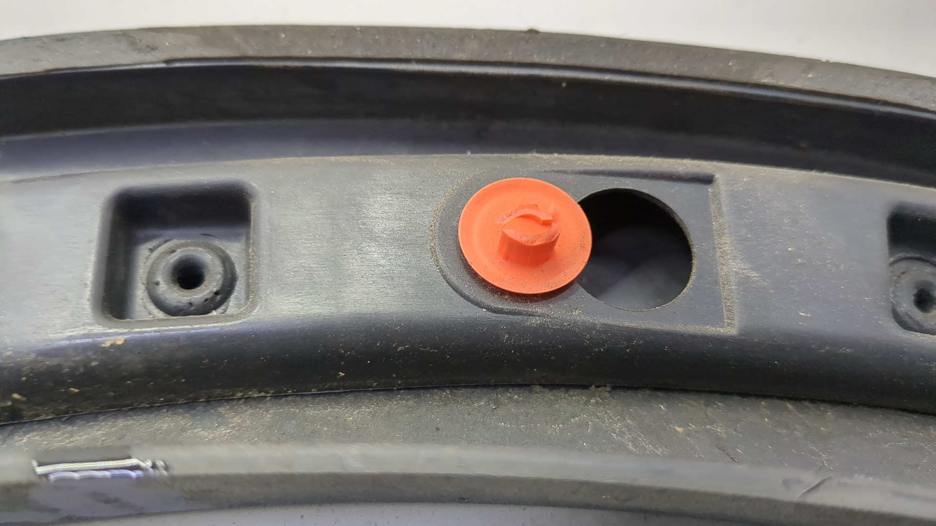 Накладка заднего крыла левого