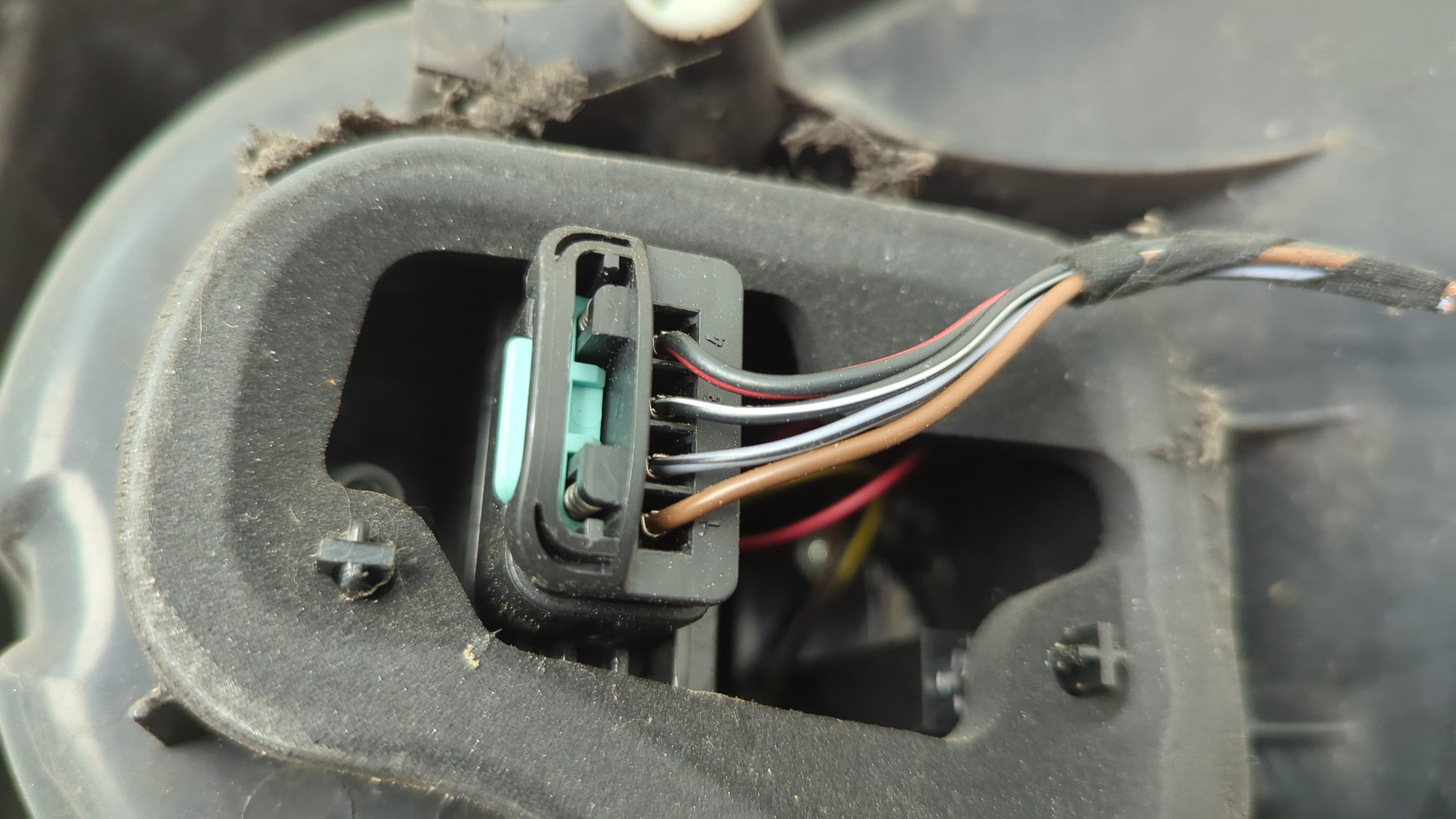 Фонарь задний левый