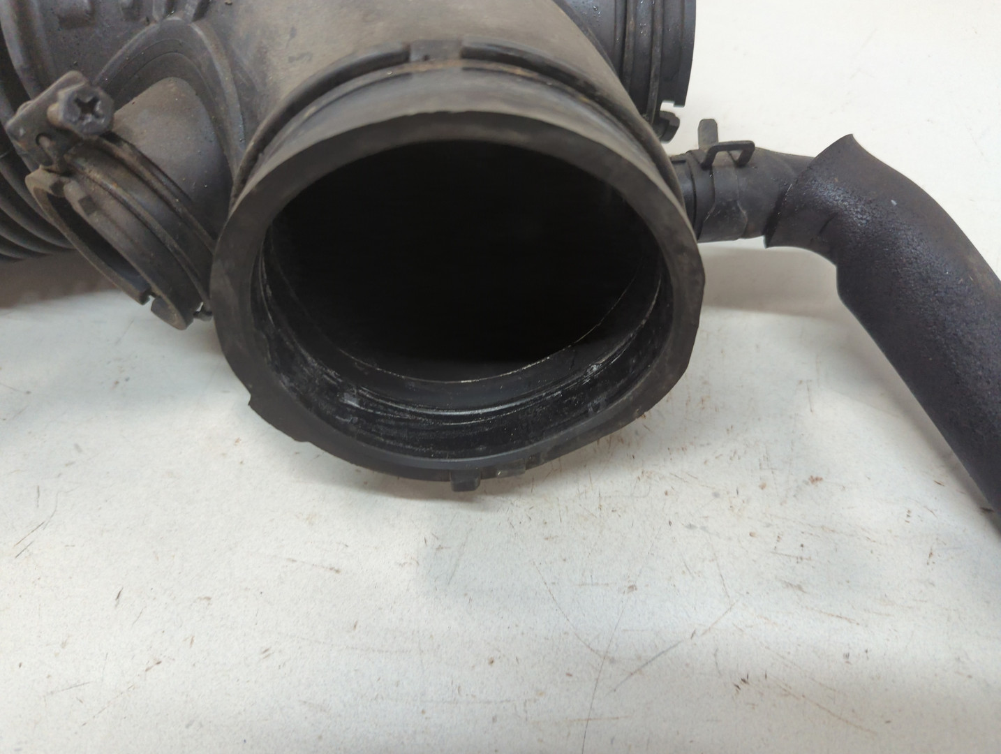 Патрубок воздушного фильтра