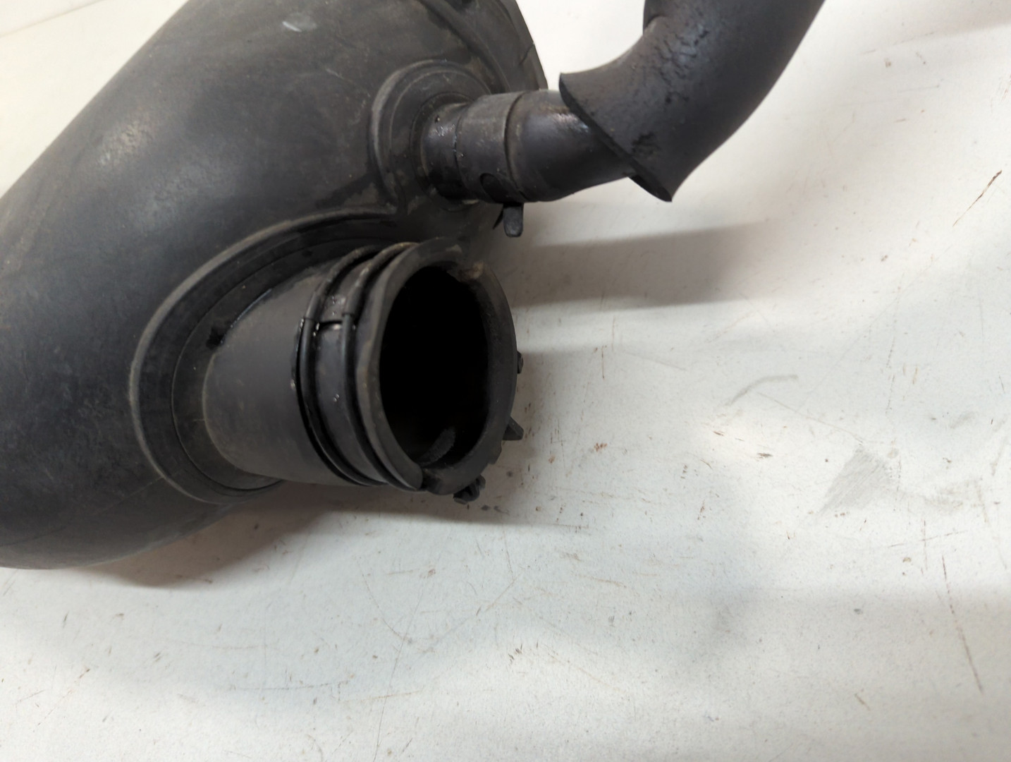 Патрубок воздушного фильтра