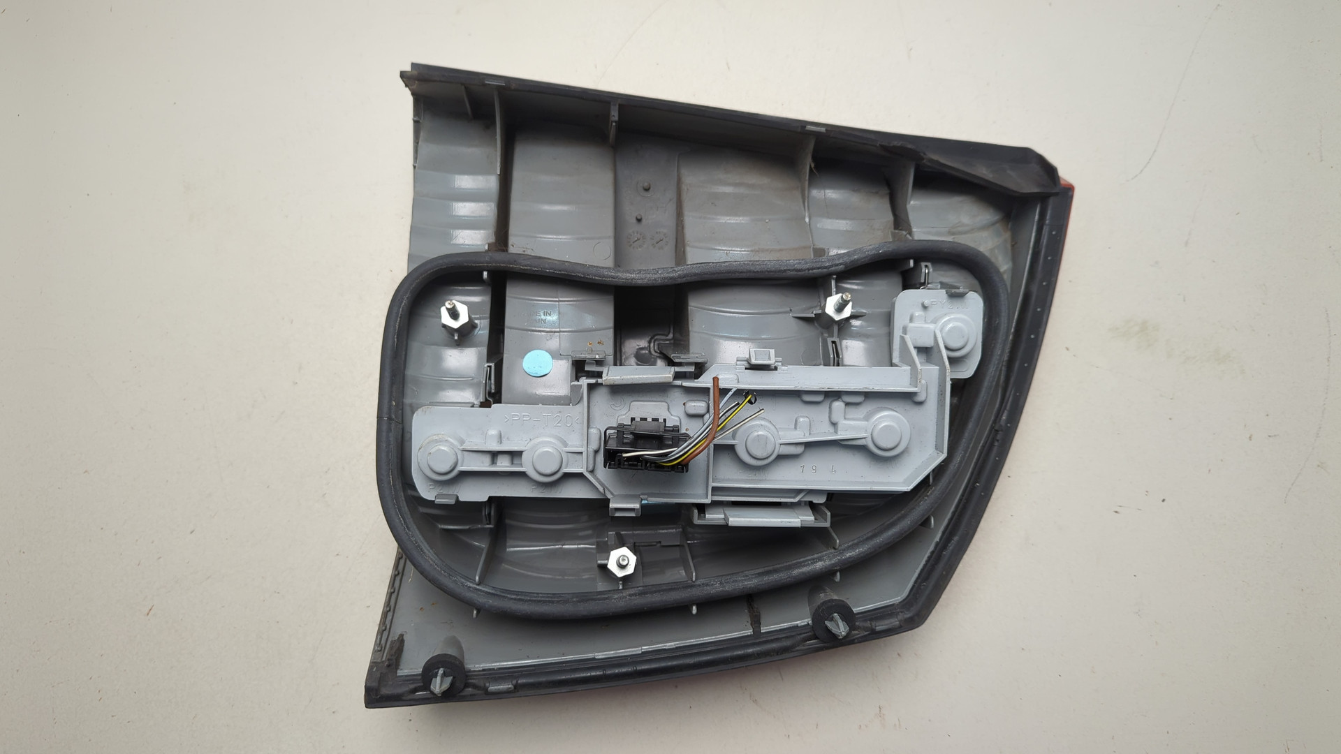 Фонарь задний левый