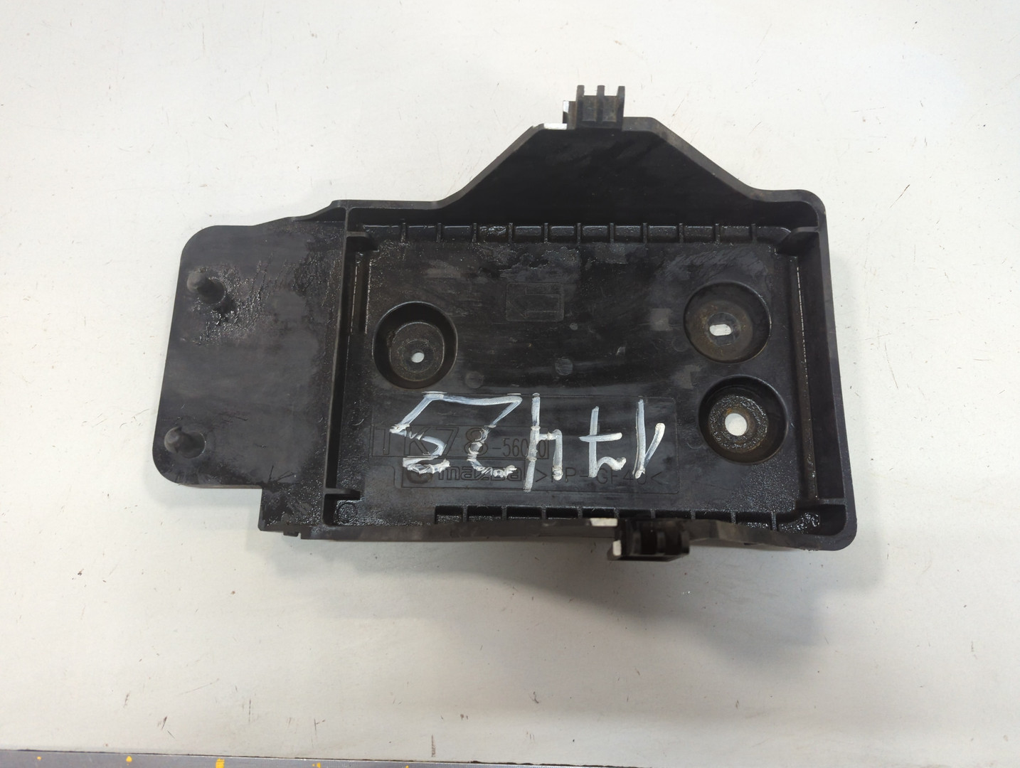 Площадка под аккумулятор (АКБ)