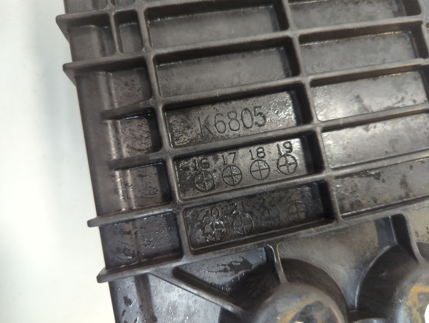 Площадка под аккумулятор (АКБ)