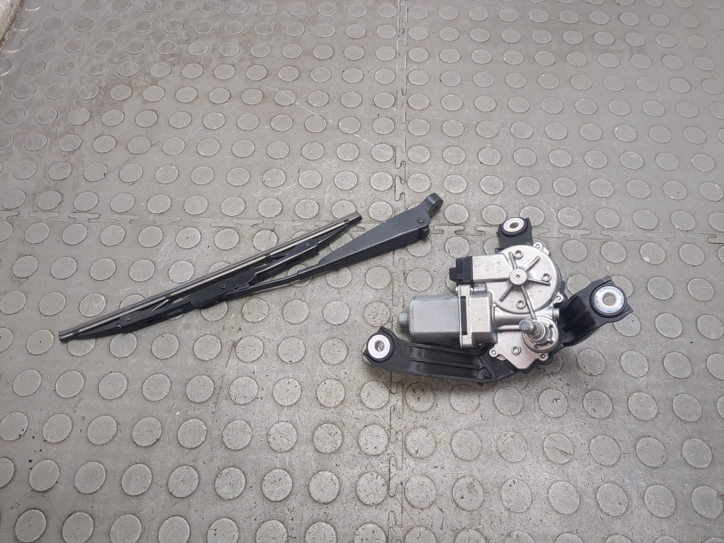 Моторчик стеклоочистителя задний