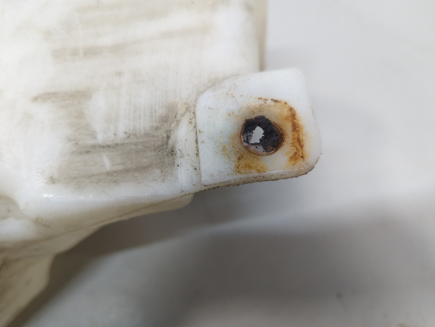 Бачок омывателя лобового стекла