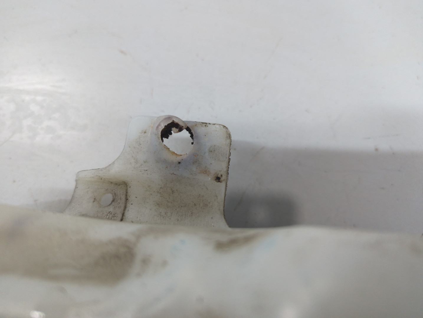 Бачок омывателя лобового стекла