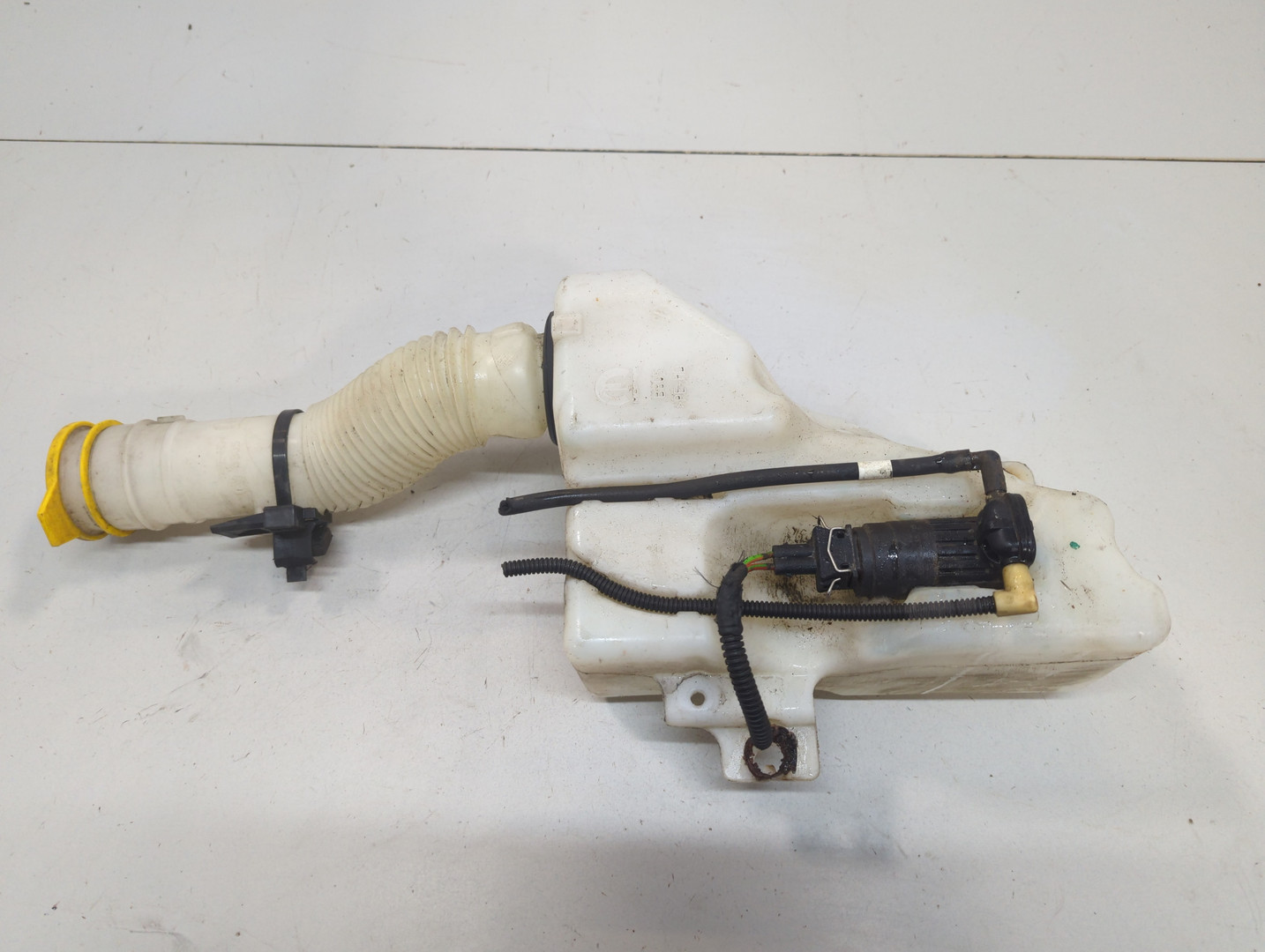 Бачок омывателя лобового стекла