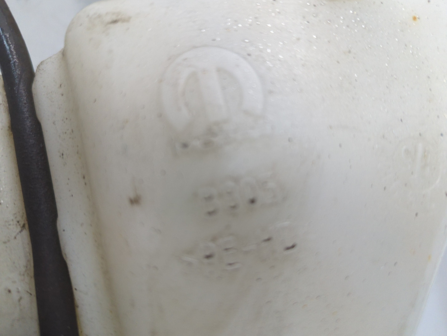 Бачок омывателя лобового стекла