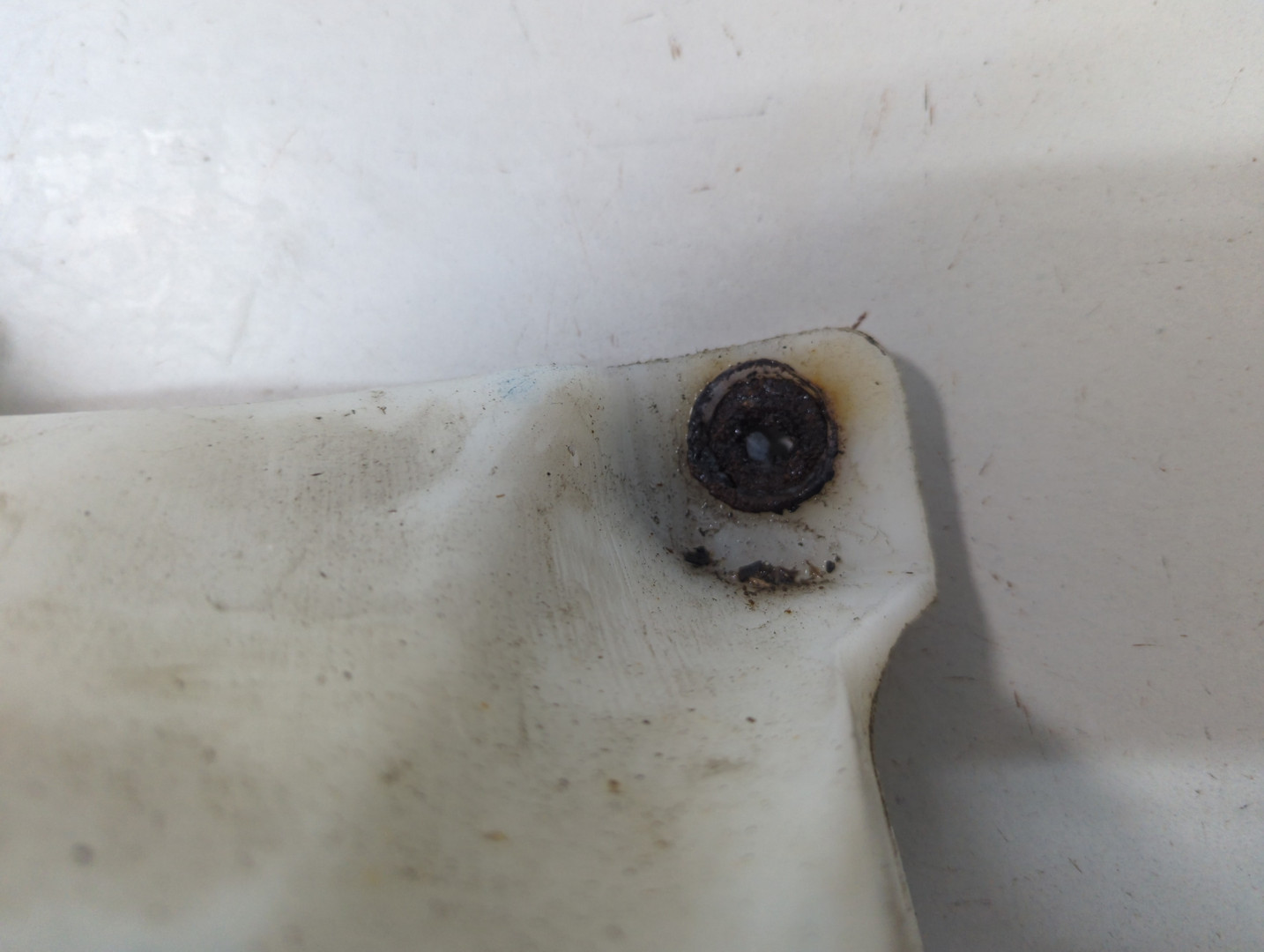 Бачок омывателя лобового стекла