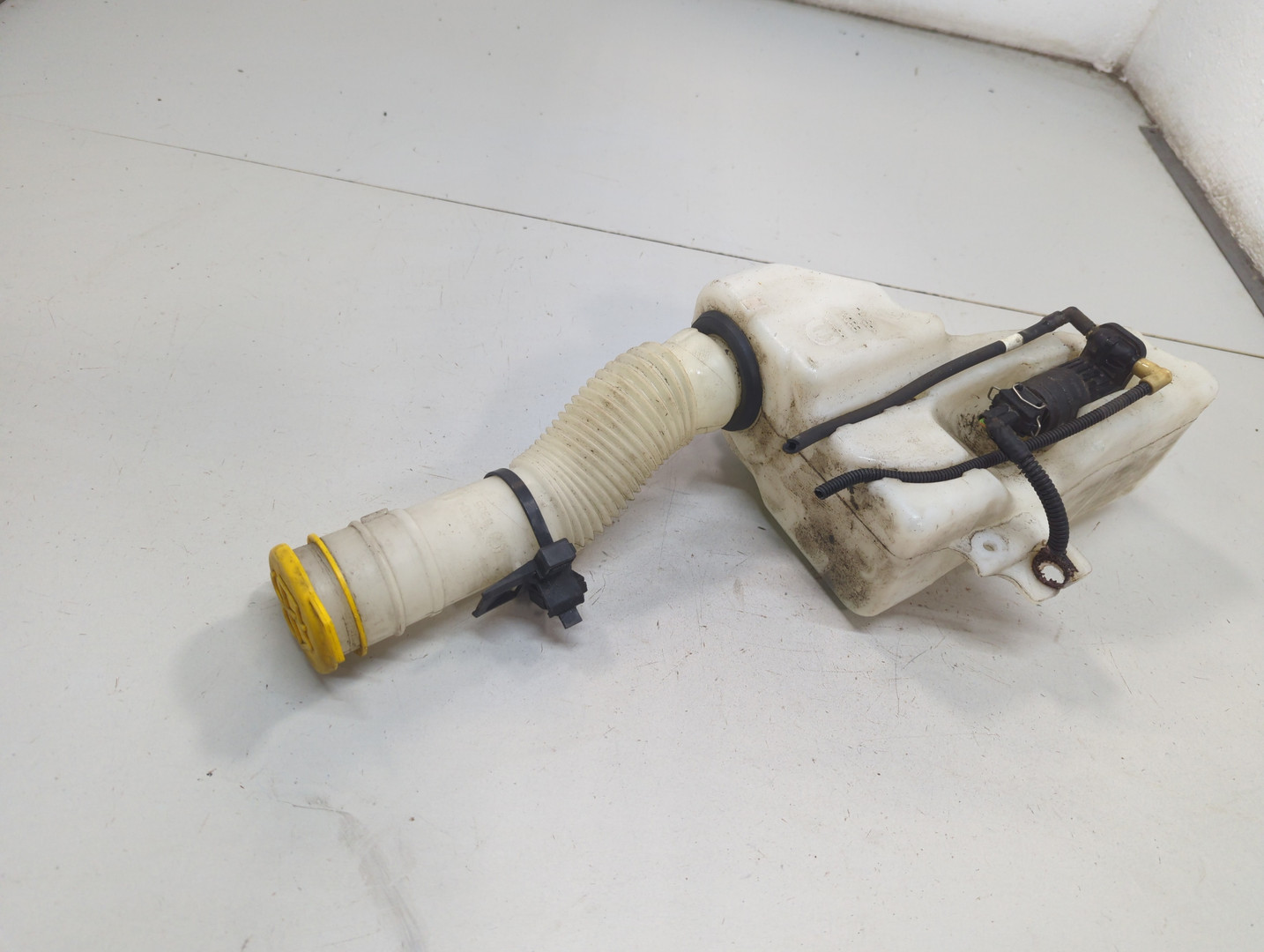 Бачок омывателя лобового стекла