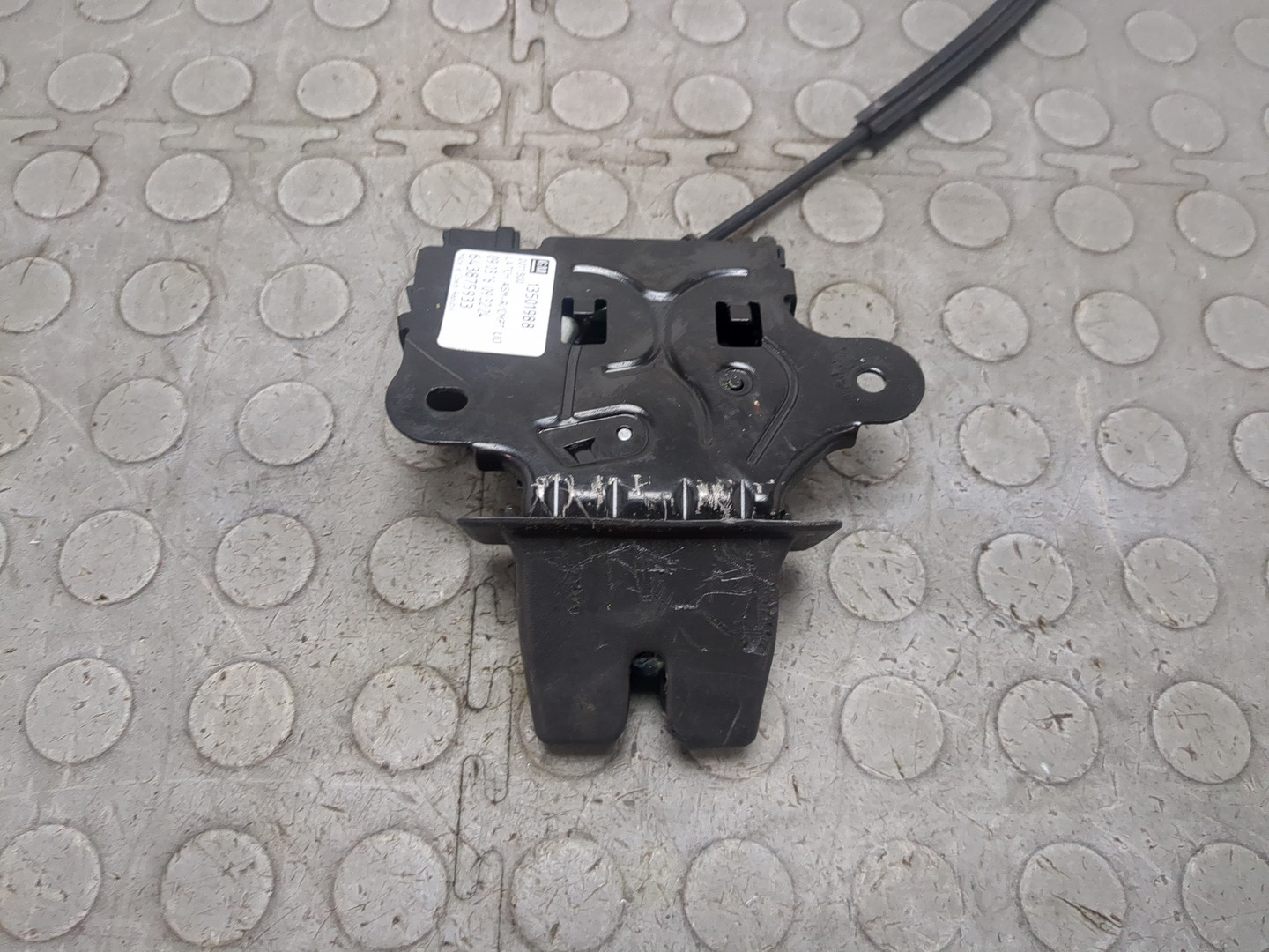 Замок багажника