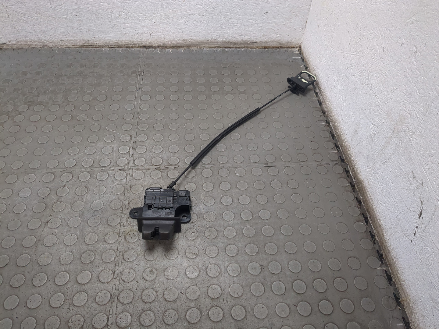 Замок багажника