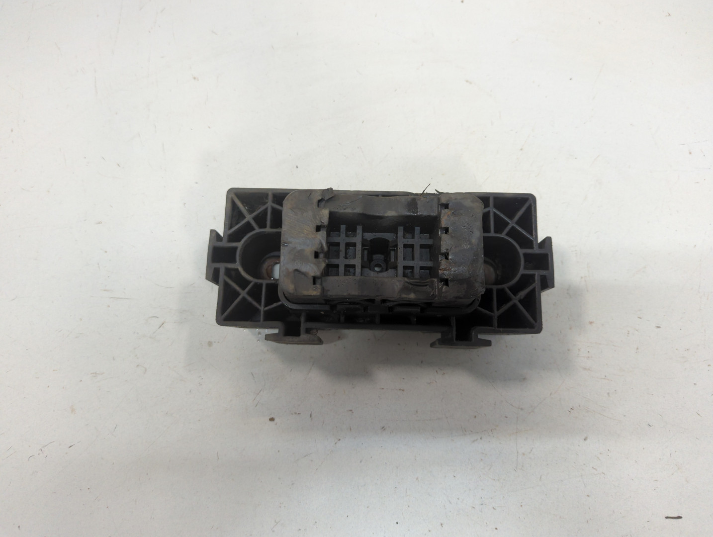 Заглушка поддомкратника