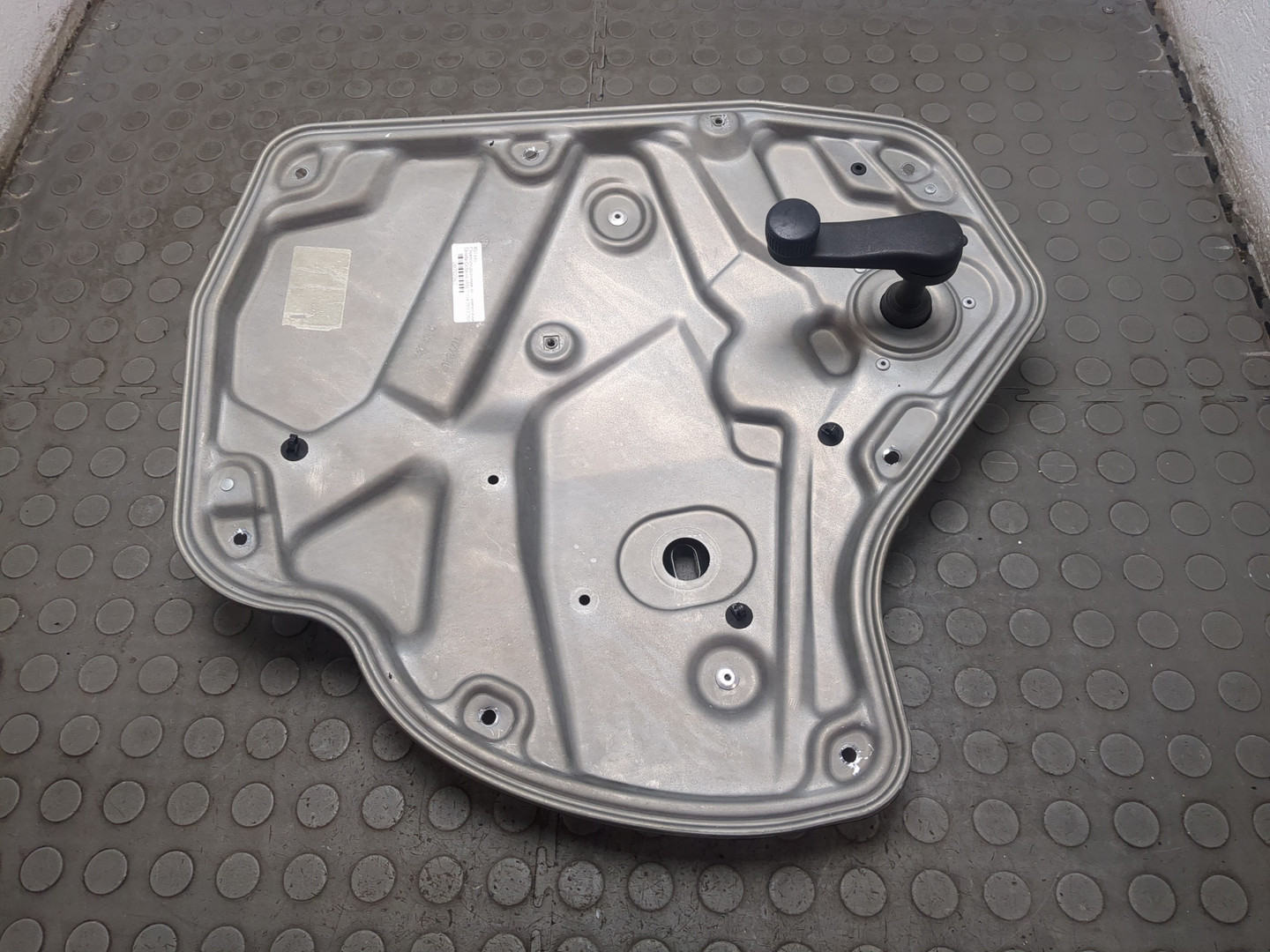 Стеклоподъемник механ. задний левый