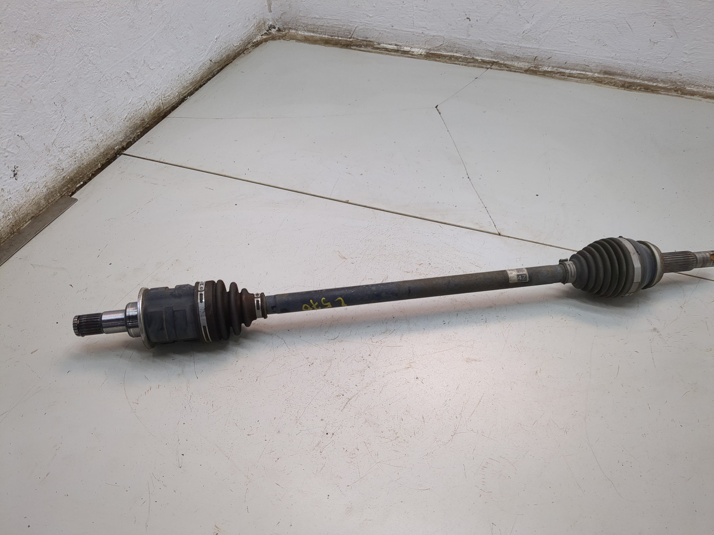 Полуось задняя левая