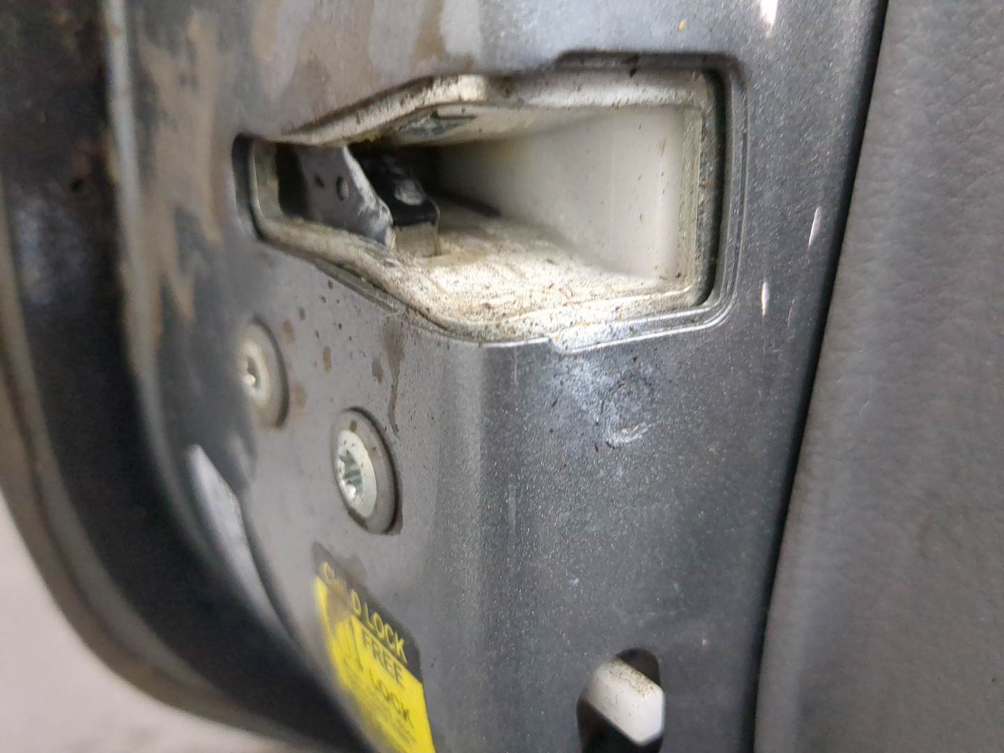 Дверь задняя левая