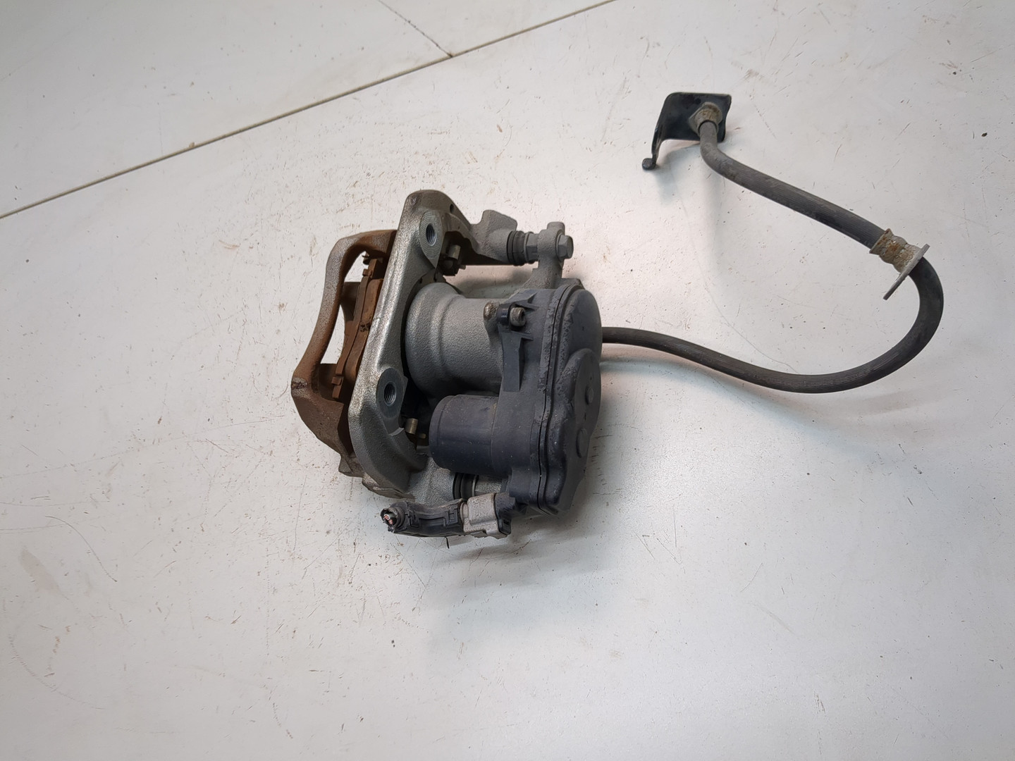 Суппорт задний левый