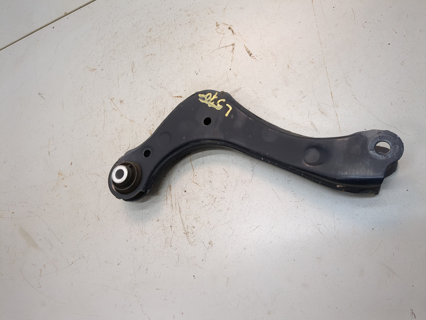 Рычаг задний левый