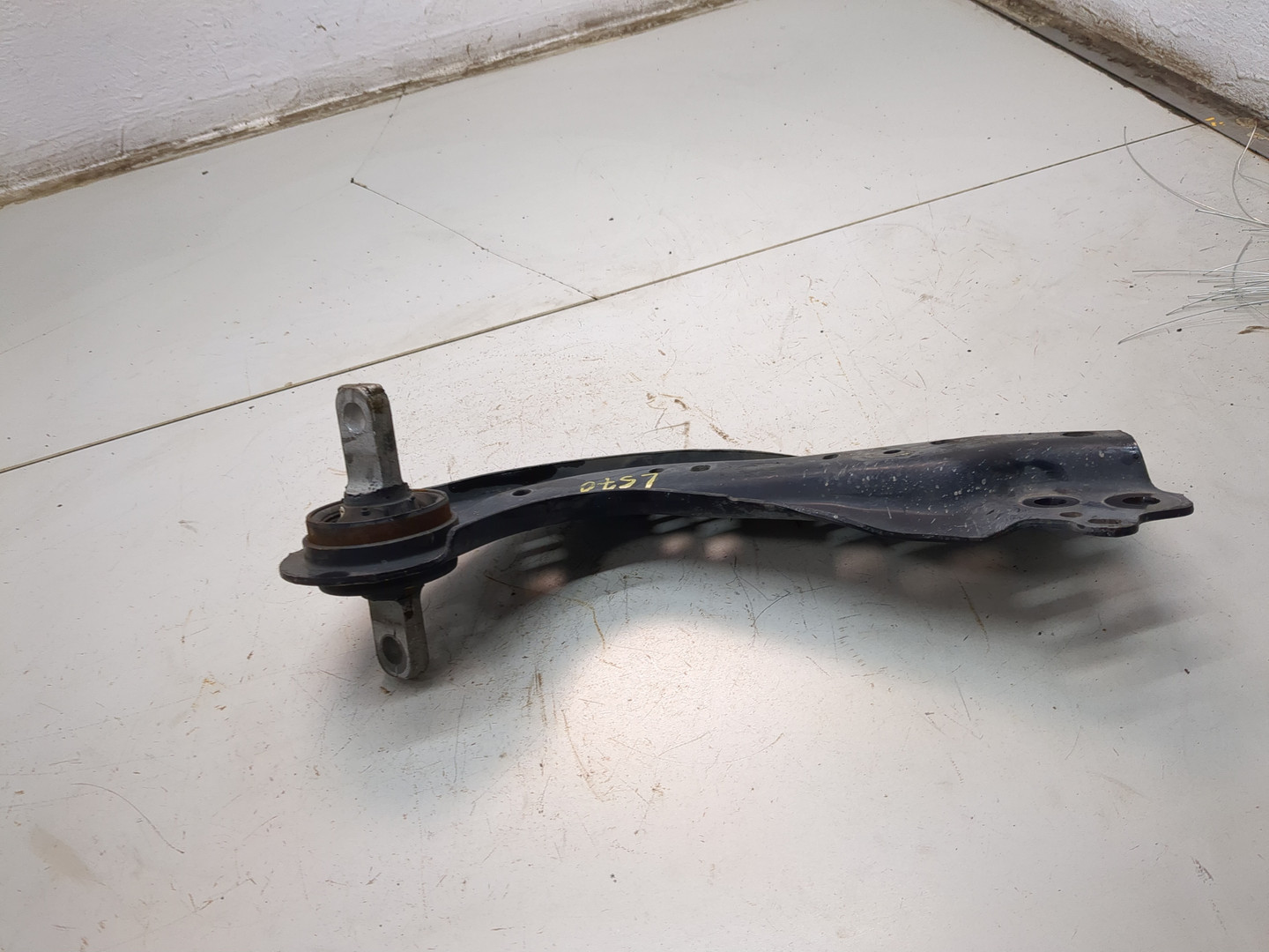 Рычаг задний левый