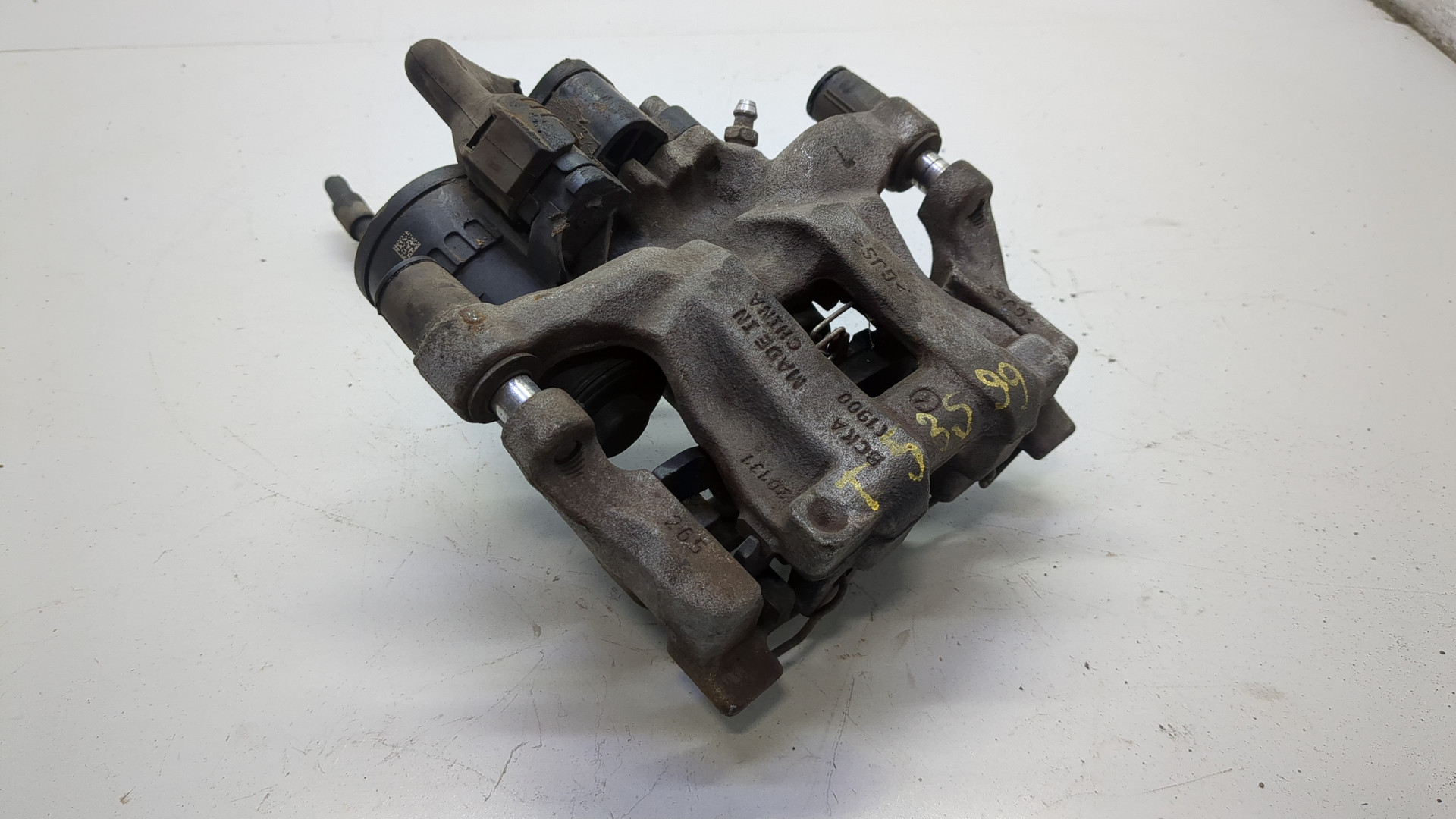 Суппорт задний левый