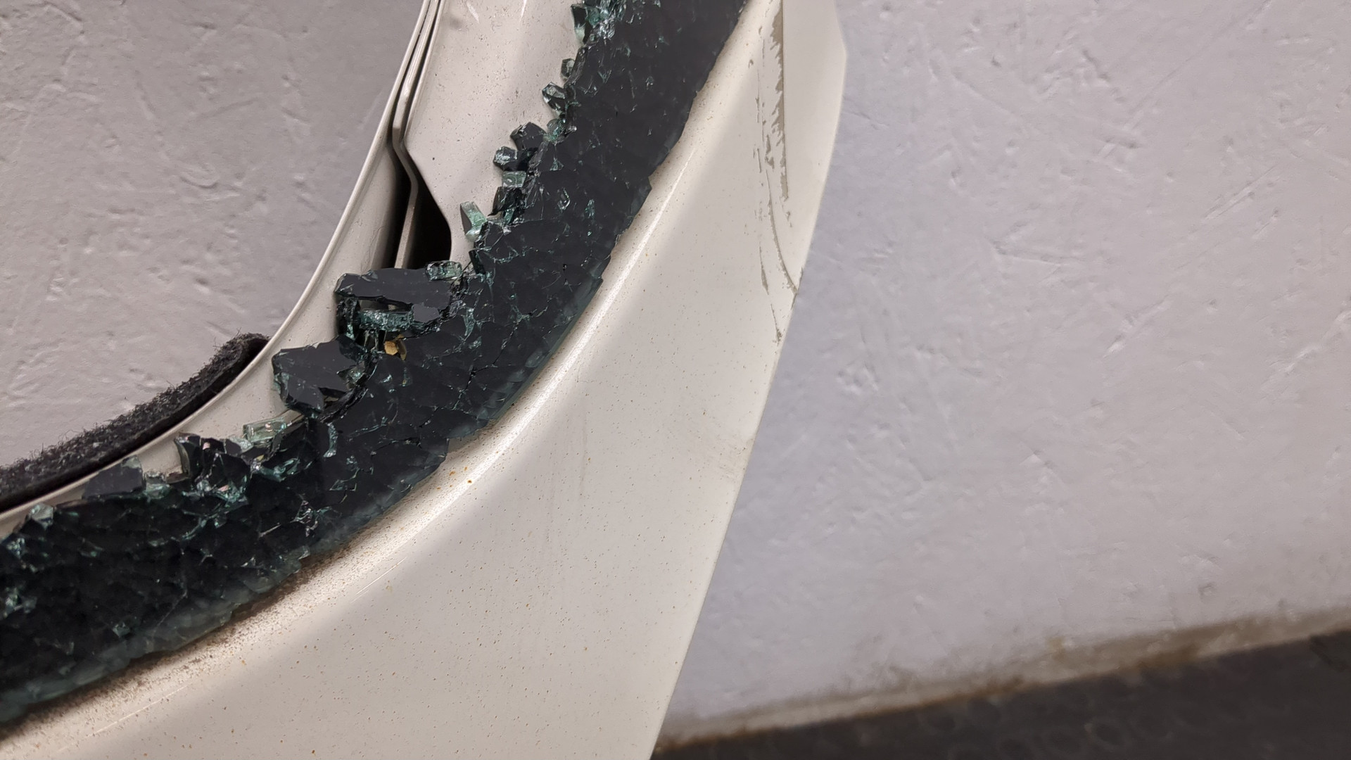 Дверь багажника