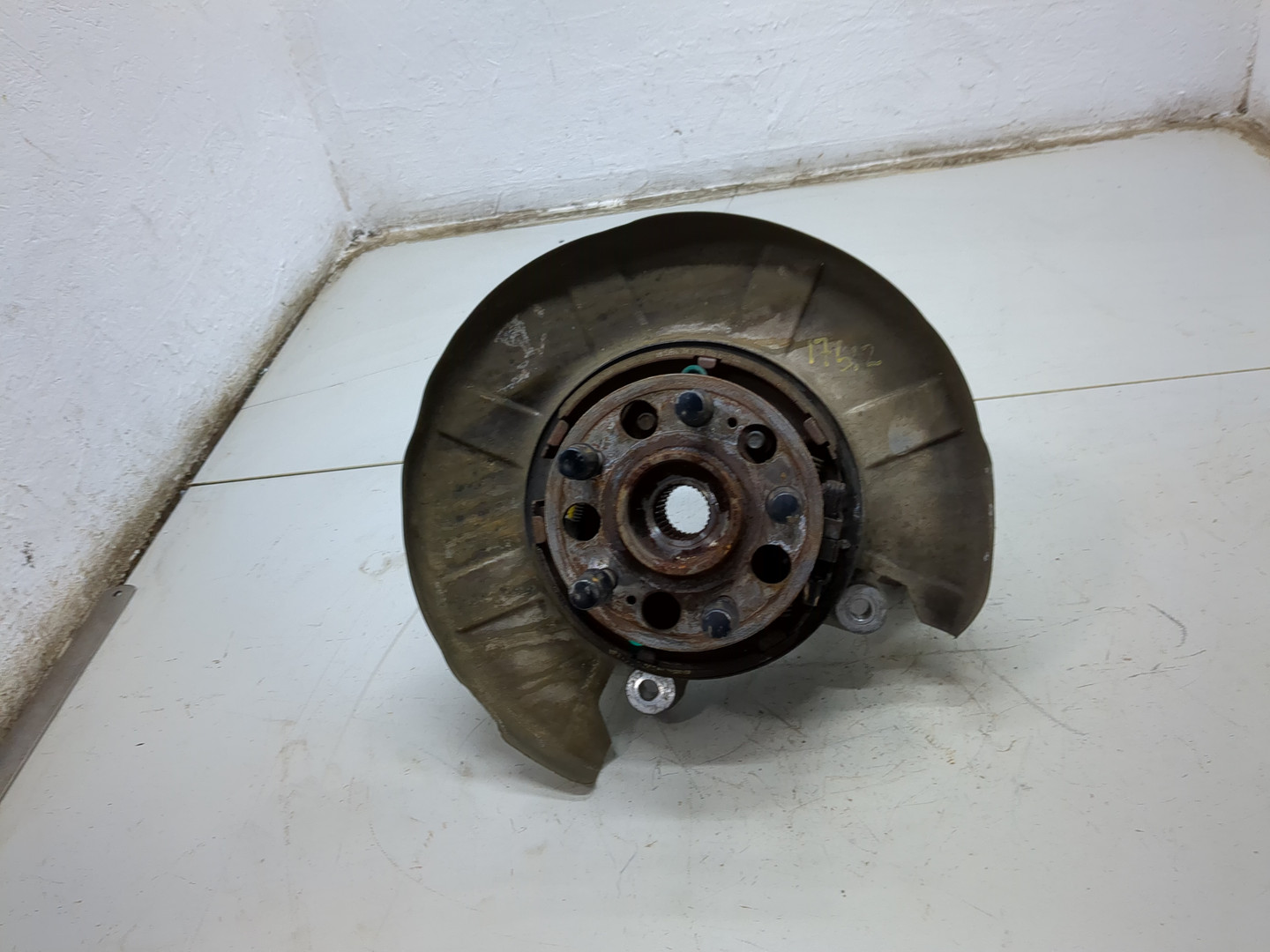 Кулак поворотный задний левый