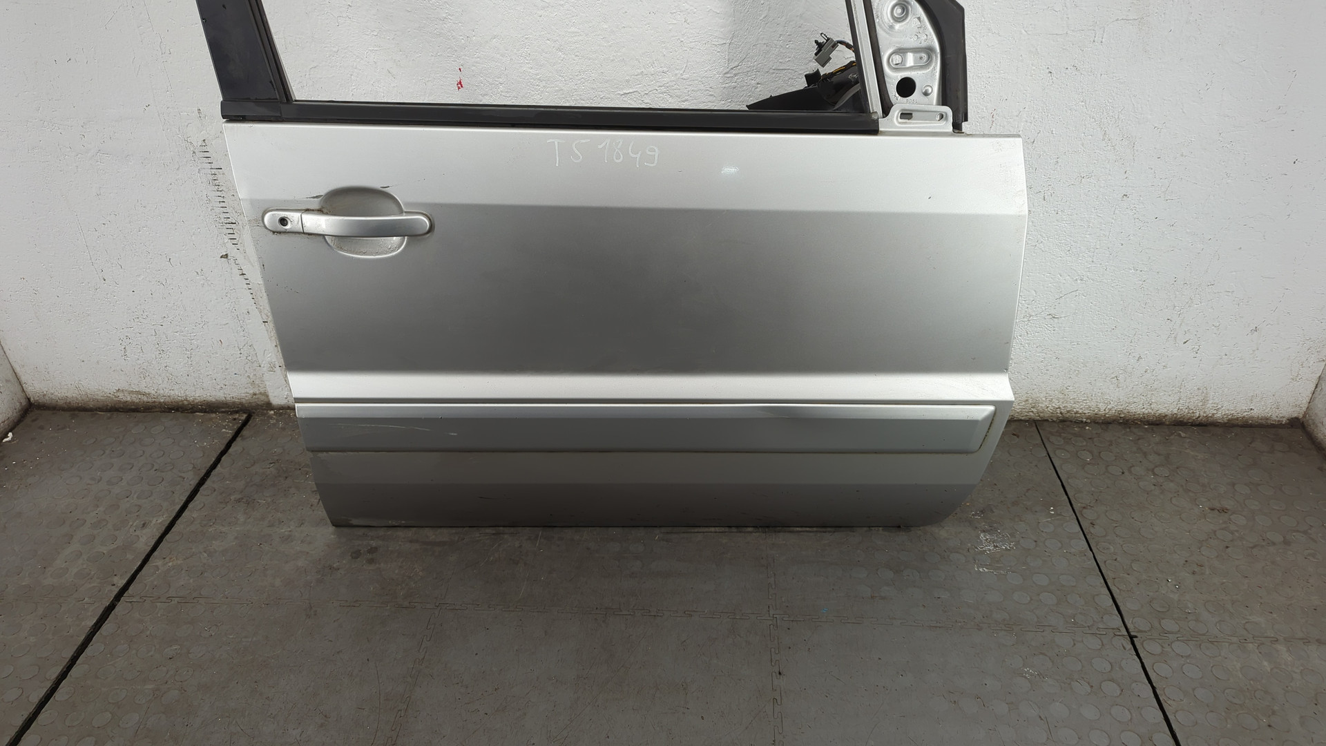 Дверь передняя правая