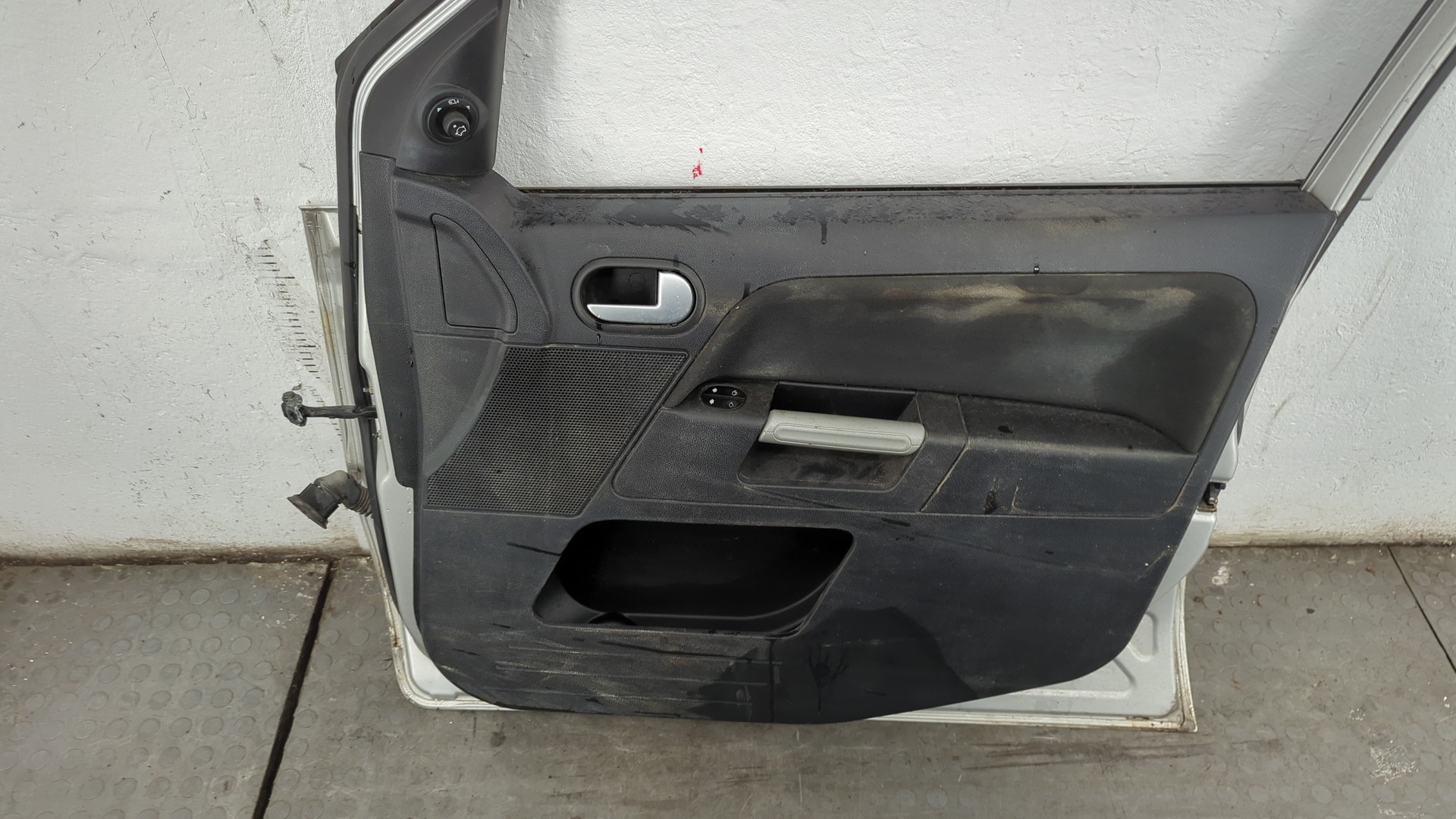 Дверь передняя правая