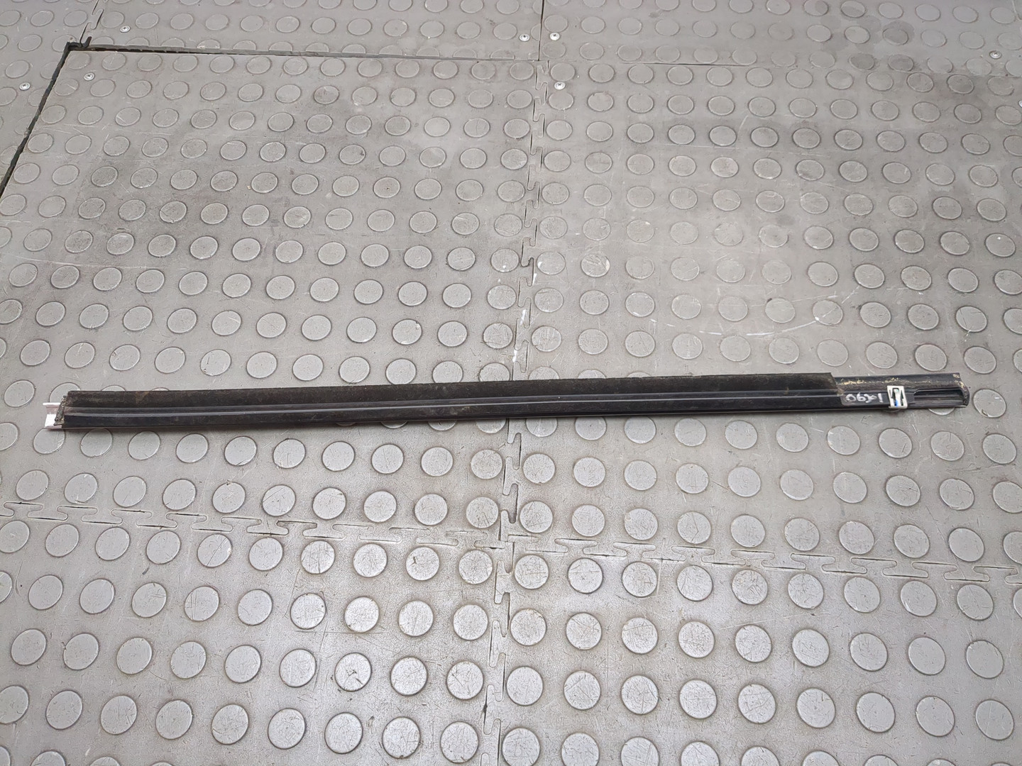 Накладка стекла переднего правого