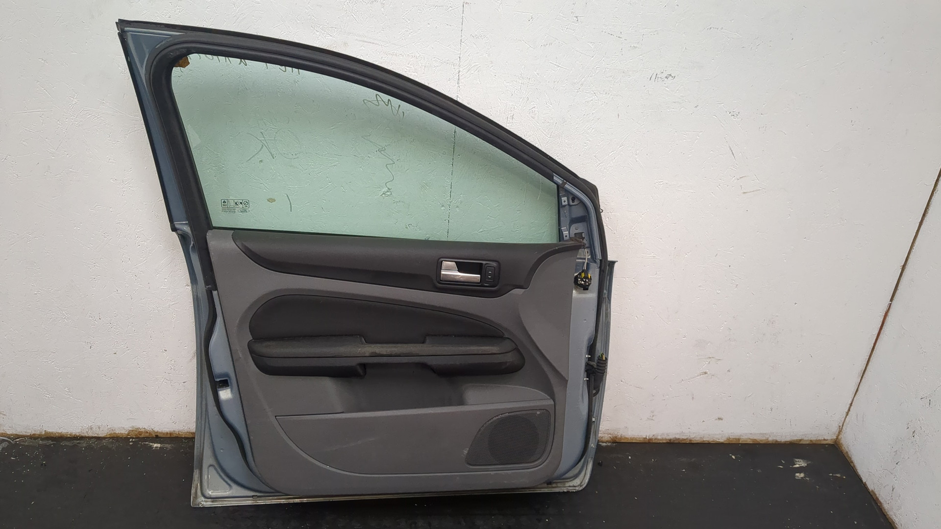 Дверь передняя левая