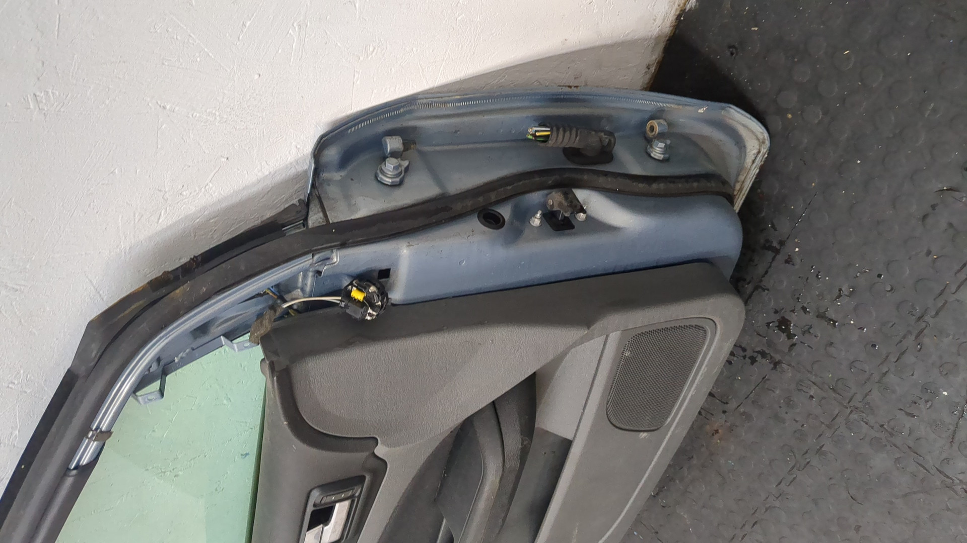 Дверь передняя левая