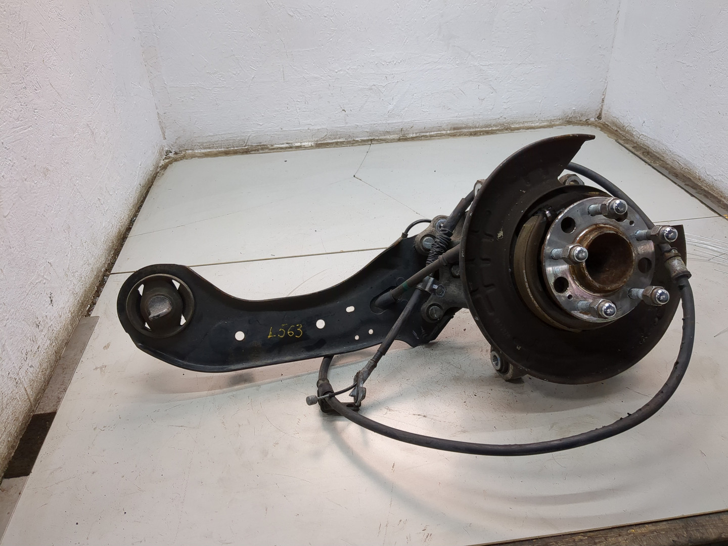 Кулак поворотный задний левый