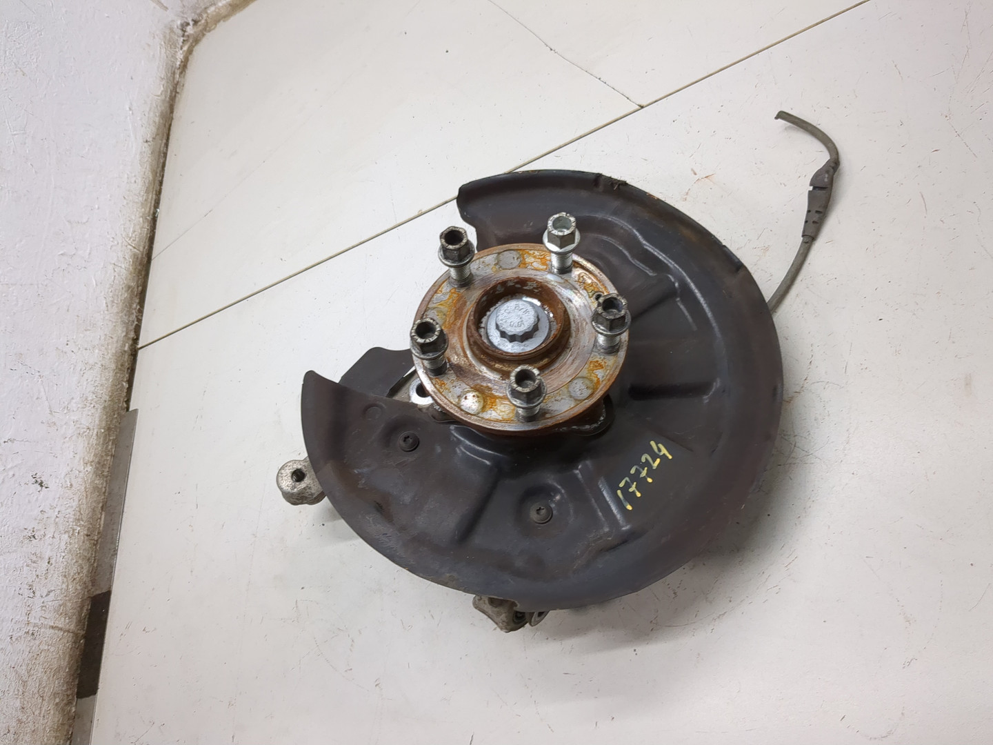 Кулак поворотный задний левый