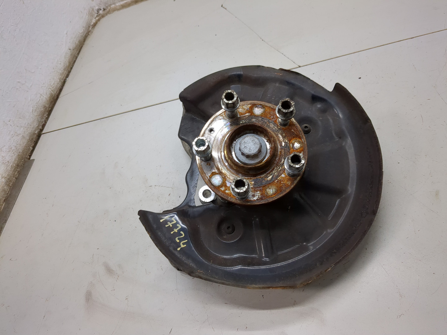 Кулак поворотный задний правый