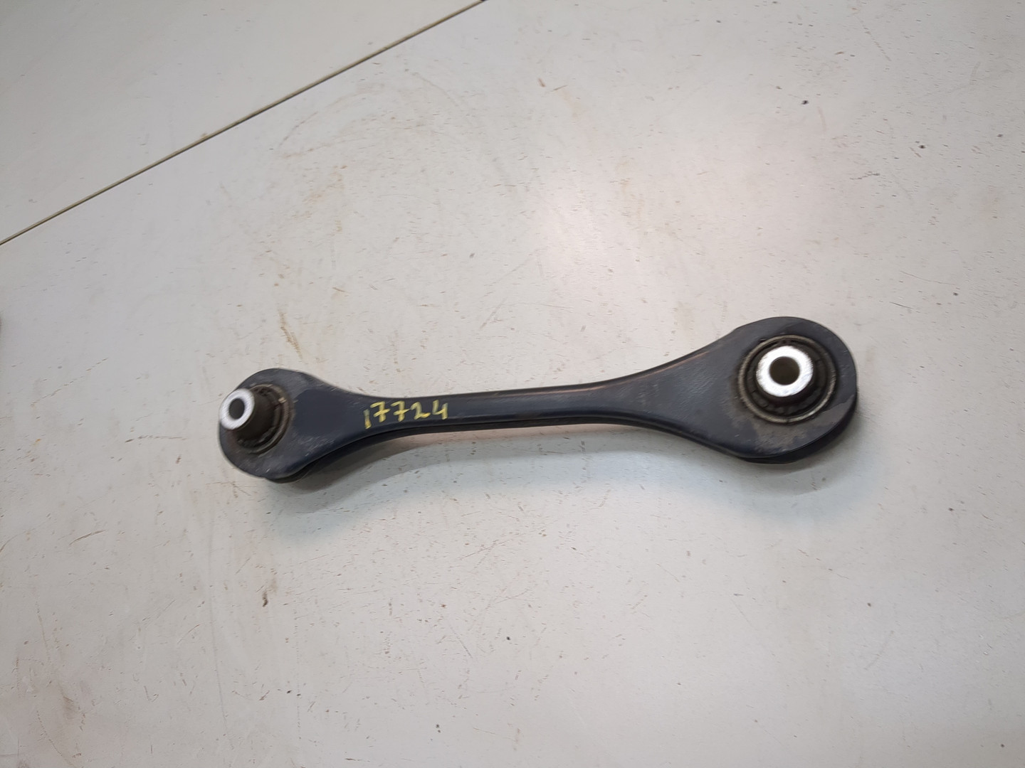 Рычаг задний левый