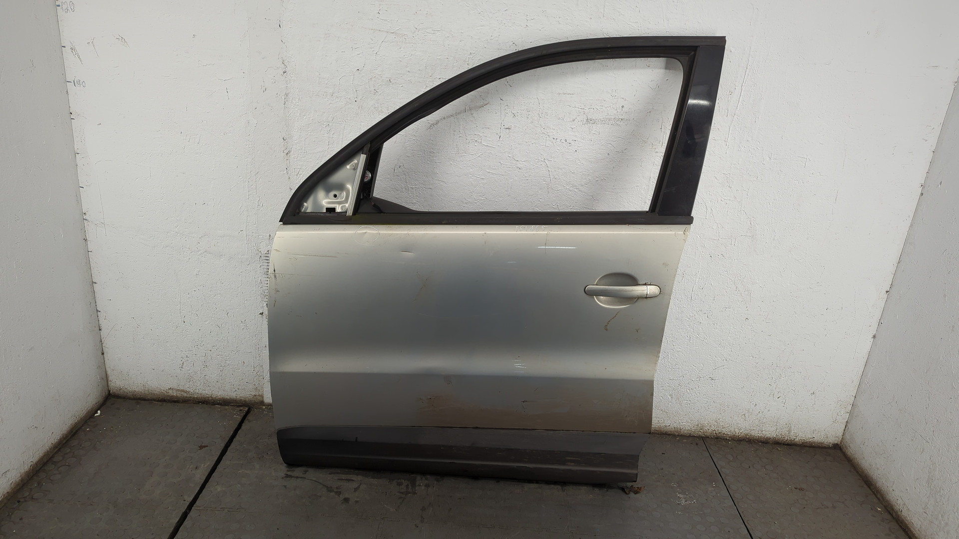 Дверь передняя левая