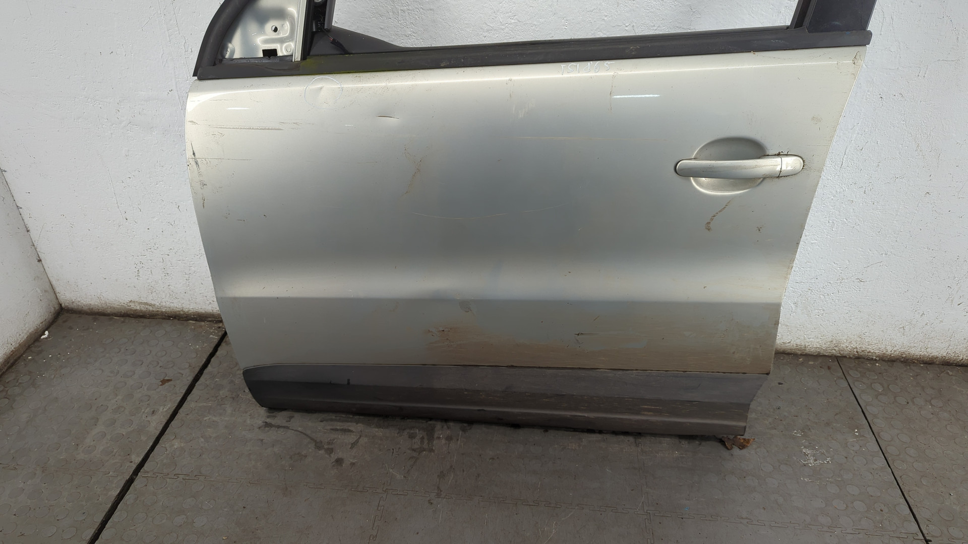 Дверь передняя левая