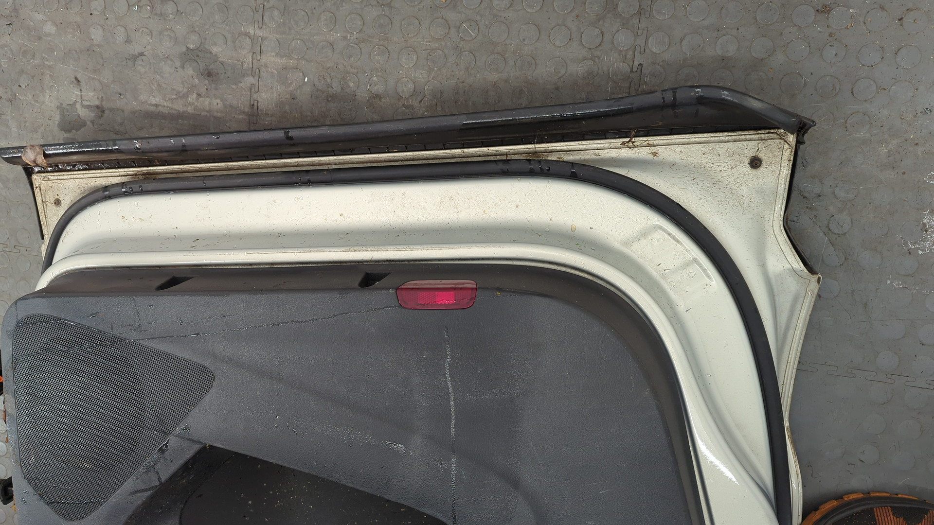 Дверь передняя левая