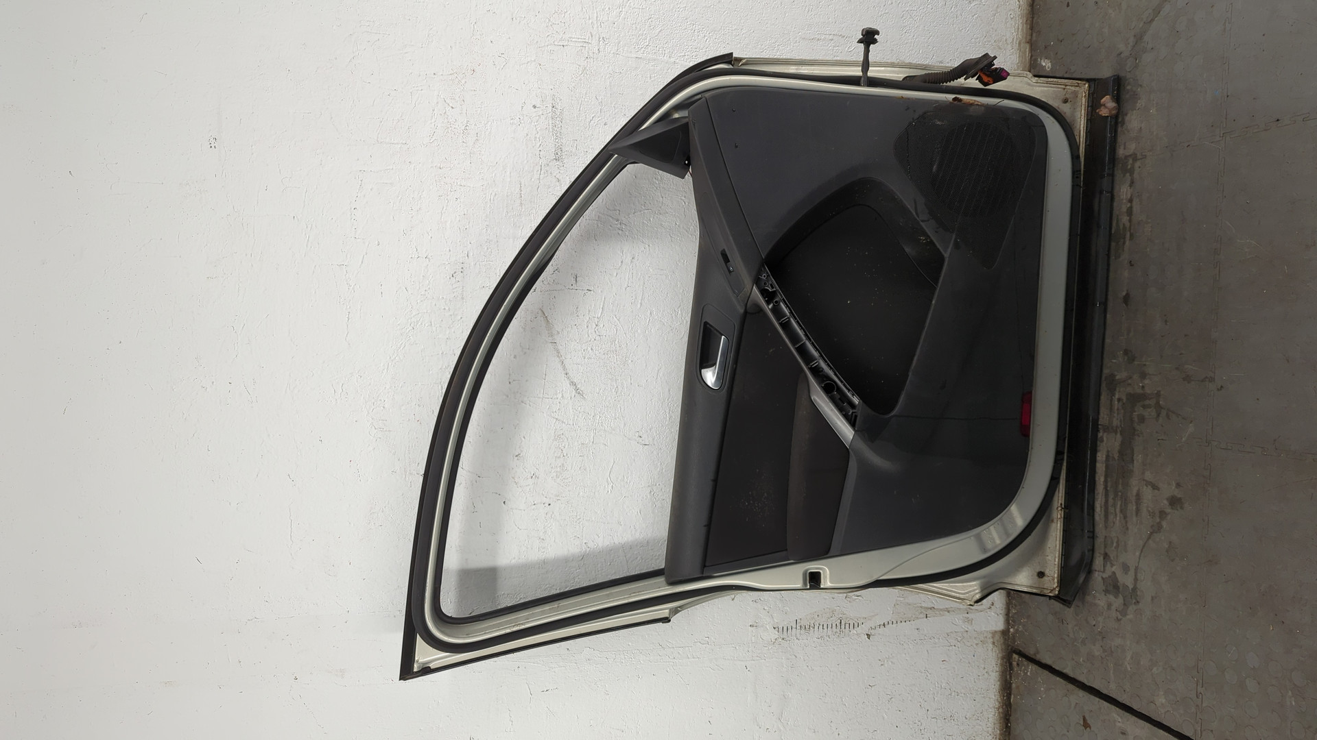 Дверь передняя левая