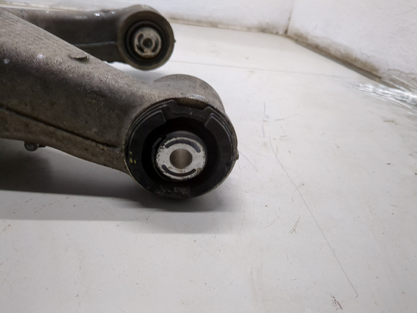 Рычаг задний левый