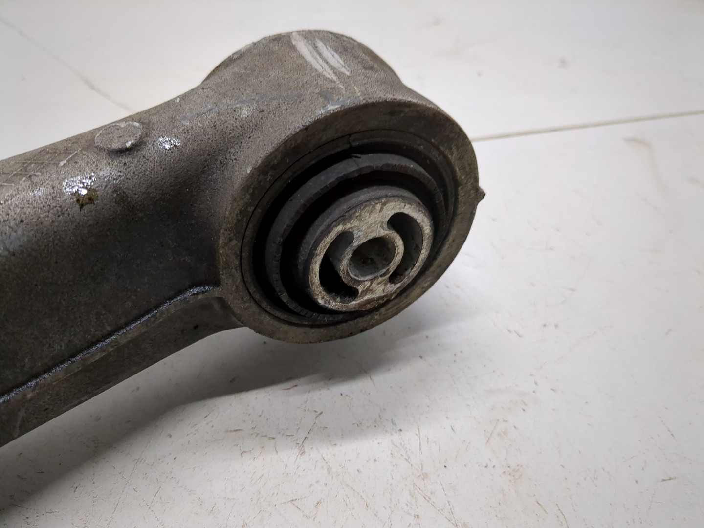 Рычаг задний левый