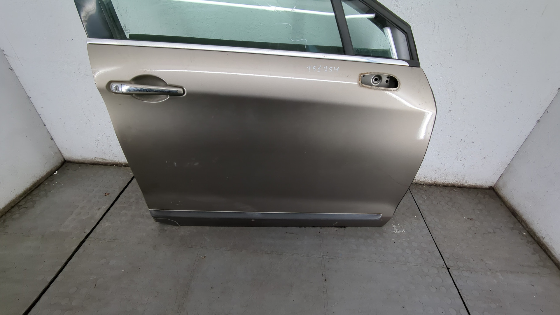 Дверь передняя правая