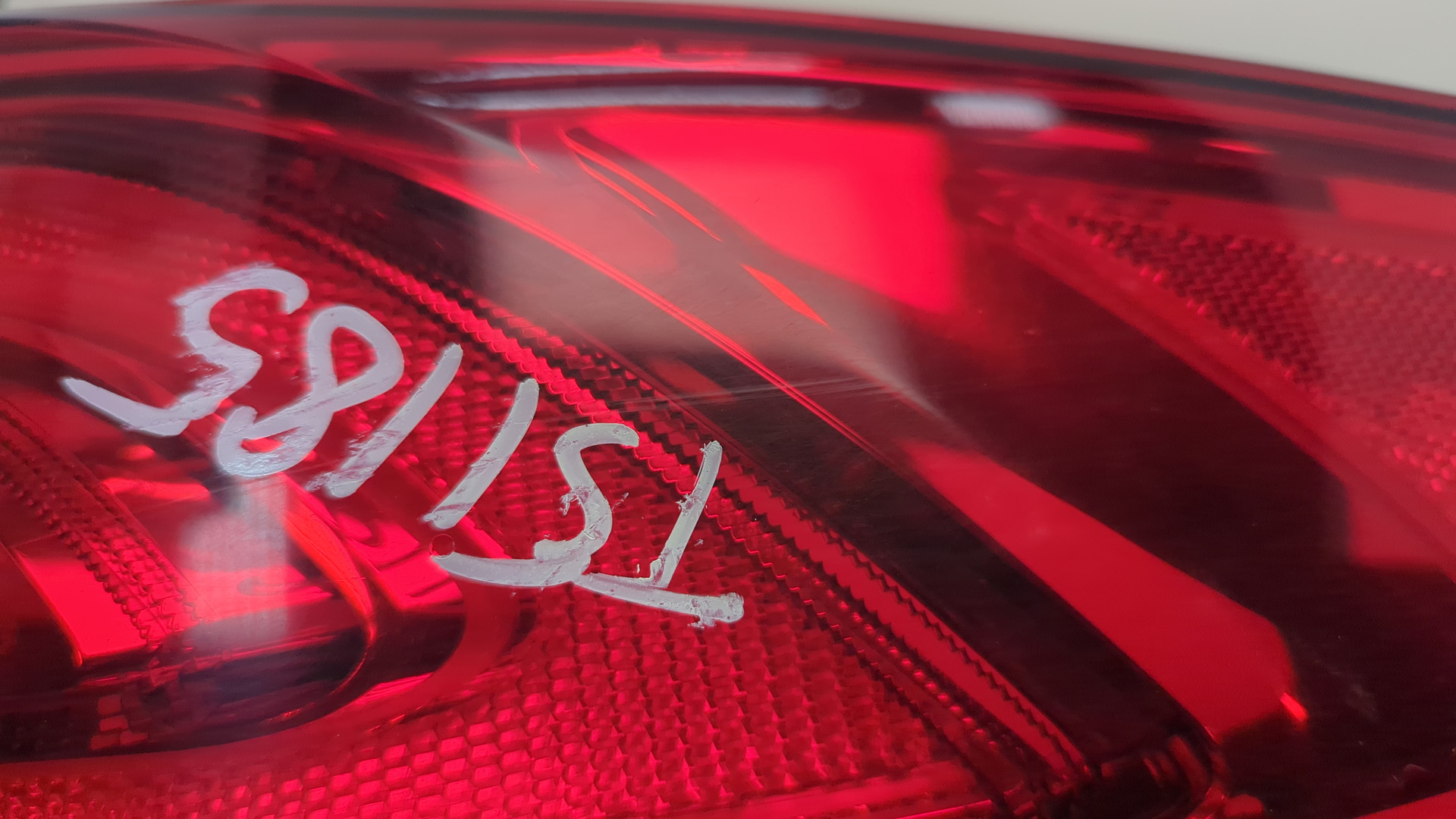 Фонарь задний правый